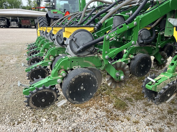 Used 2019 John Deere 1795 Planters: Drawn at Koenig Equipment in Greensburg, IN - Photo8