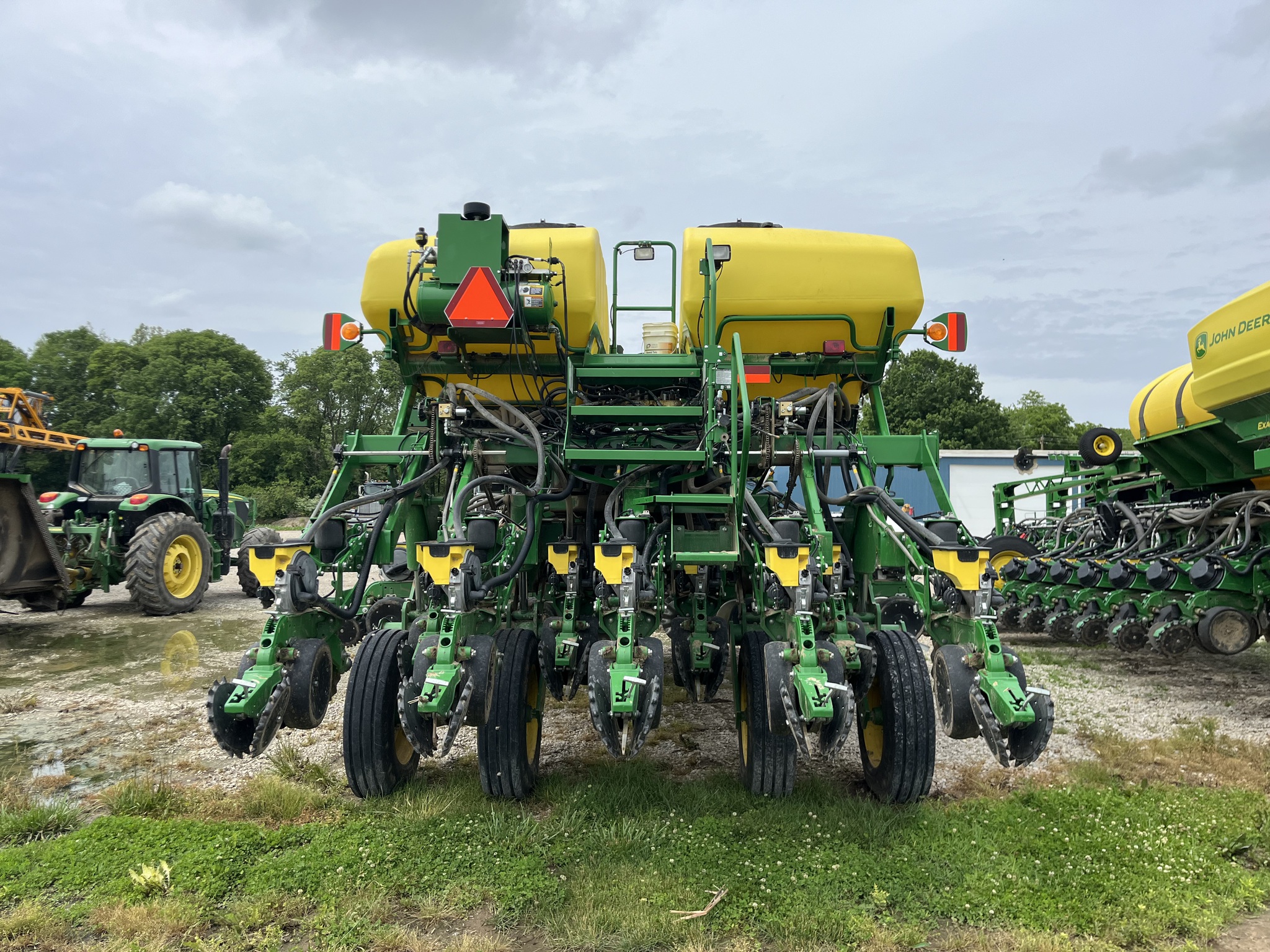 Used 2019 John Deere 1795 Planters: Drawn at Koenig Equipment in Greensburg, IN - PhotoXL3