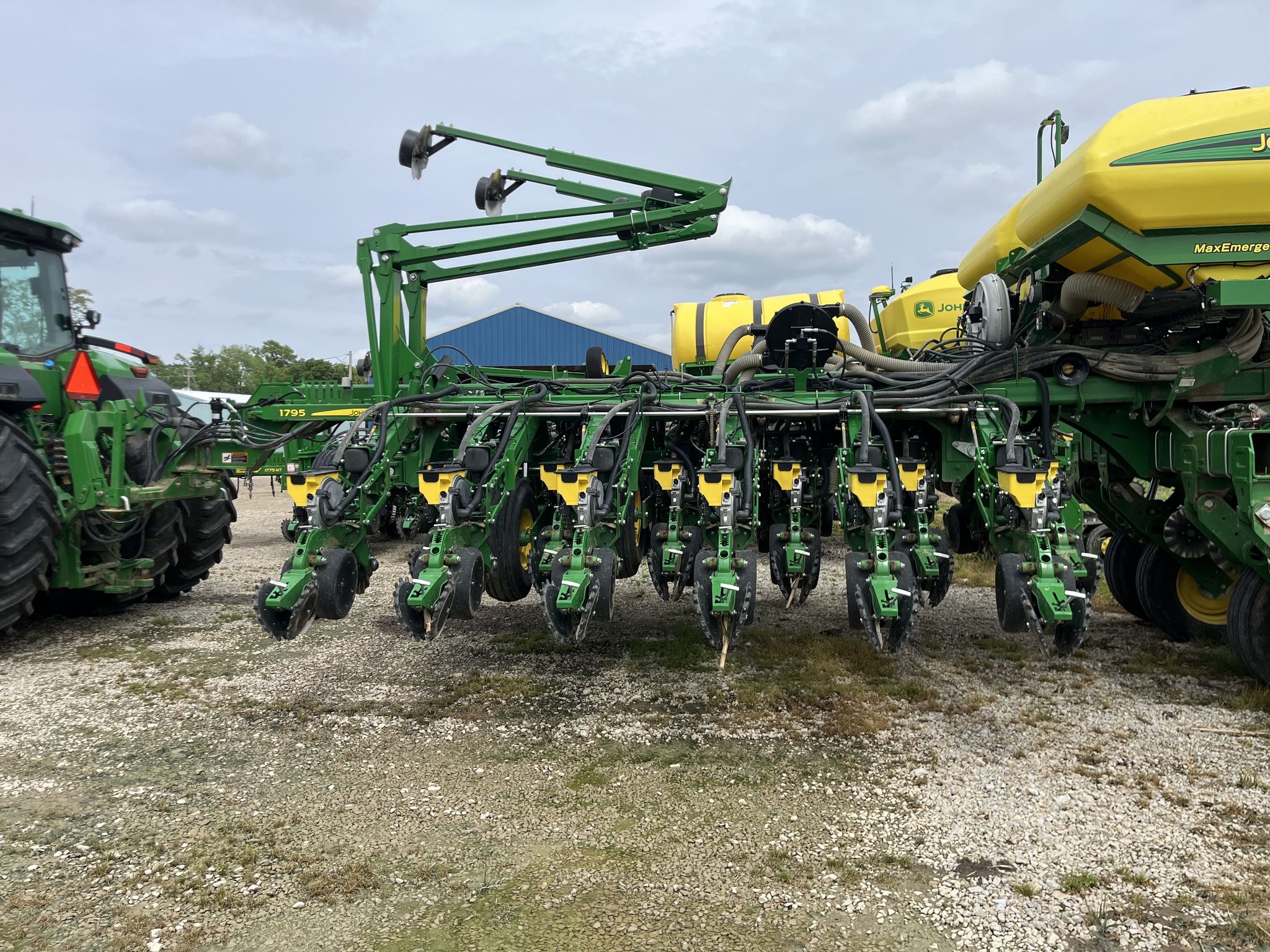 Used 2019 John Deere 1795 Planters: Drawn at Koenig Equipment in Greensburg, IN - PhotoXL1