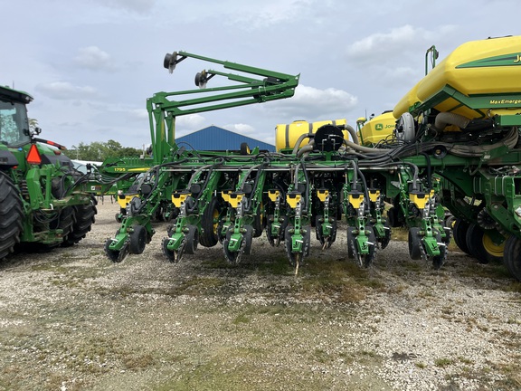Used 2019 John Deere 1795 Planters: Drawn at Koenig Equipment in Greensburg, IN - Photo1