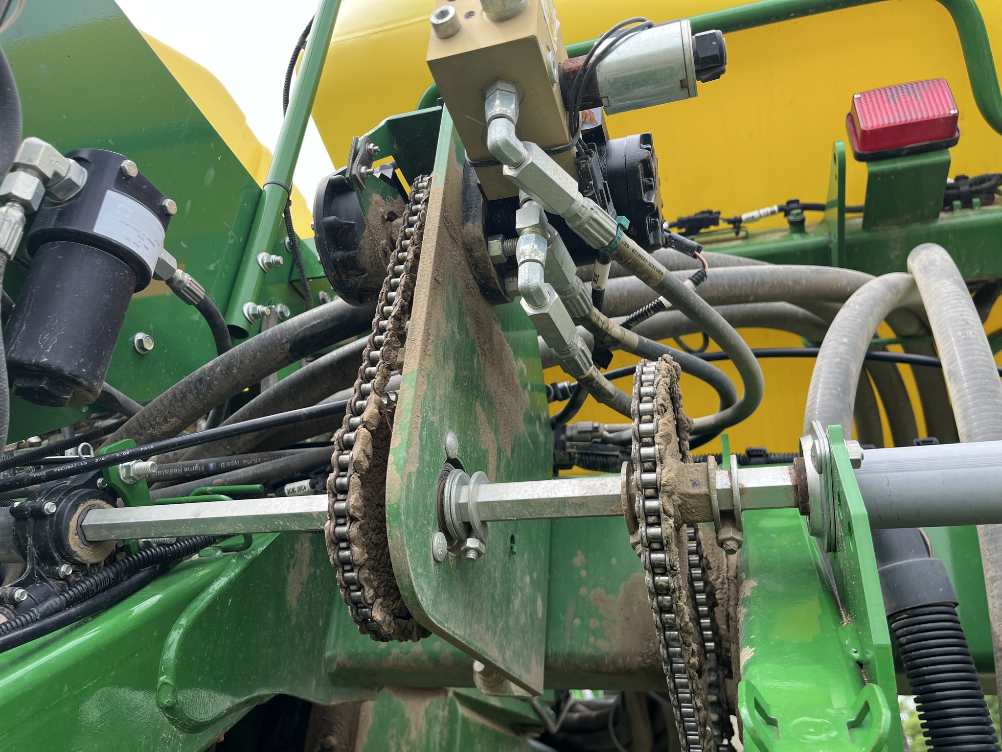 Used 2019 John Deere 1795 Planters: Drawn at Koenig Equipment in Greensburg, IN - PhotoXL12