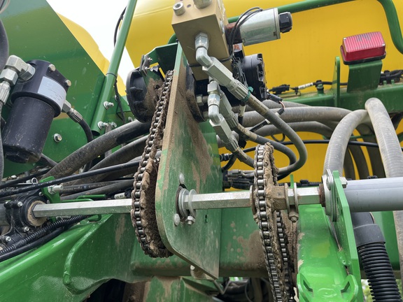 Used 2019 John Deere 1795 Planters: Drawn at Koenig Equipment in Greensburg, IN - Photo12