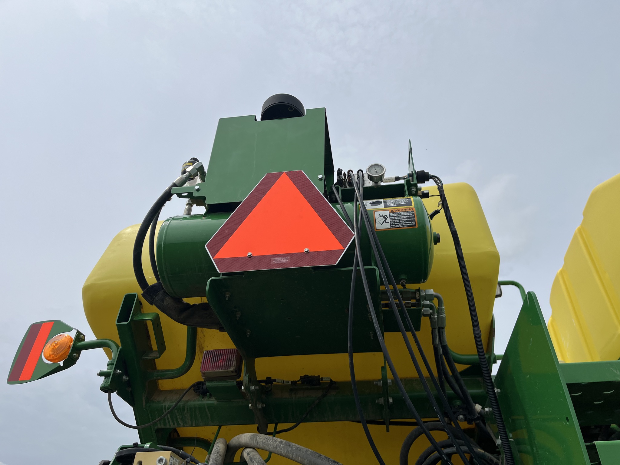 Used 2019 John Deere 1795 Planters: Drawn at Koenig Equipment in Greensburg, IN - PhotoXL10