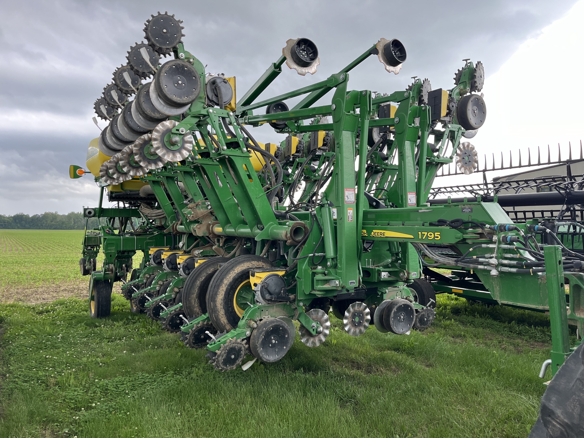 Used 2019 John Deere 1795 Planters: Drawn at Koenig Equipment in Greensburg, IN - PhotoXL5