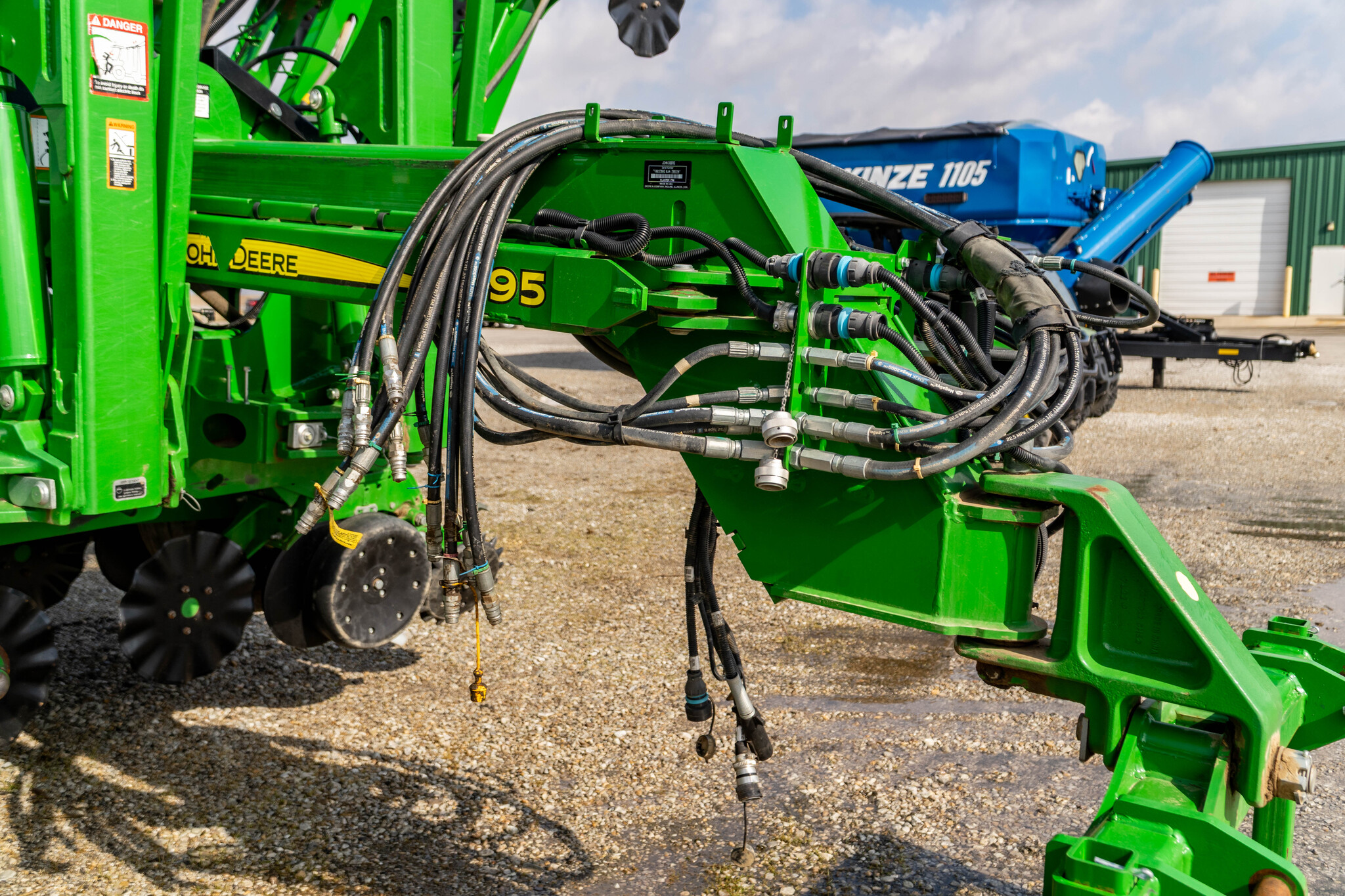 Used 2019 John Deere 1795 Planters: Drawn at Koenig Equipment in Greensburg, IN - PhotoXL8
