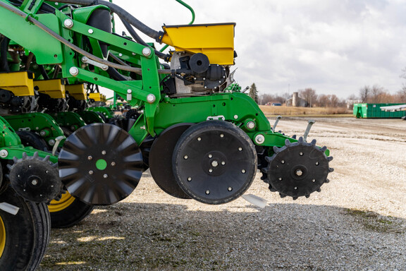 Used 2019 John Deere 1795 Planters: Drawn at Koenig Equipment in Greensburg, IN - Photo12