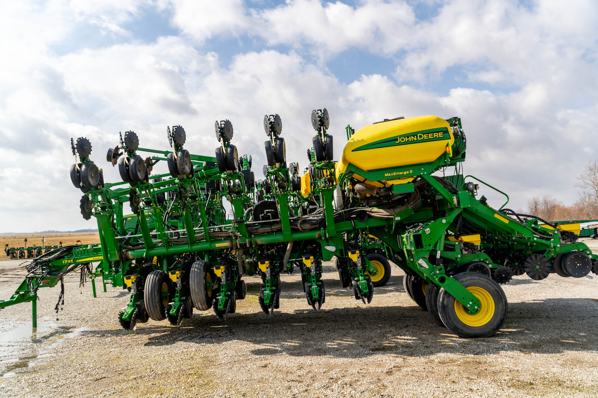 Used 2019 John Deere 1795 Planters: Drawn at Koenig Equipment in Greensburg, IN - PhotoXL1