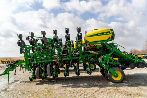 Used 2019 John Deere 1795 Planters: Drawn at Koenig Equipment in Greensburg, IN - Photo1