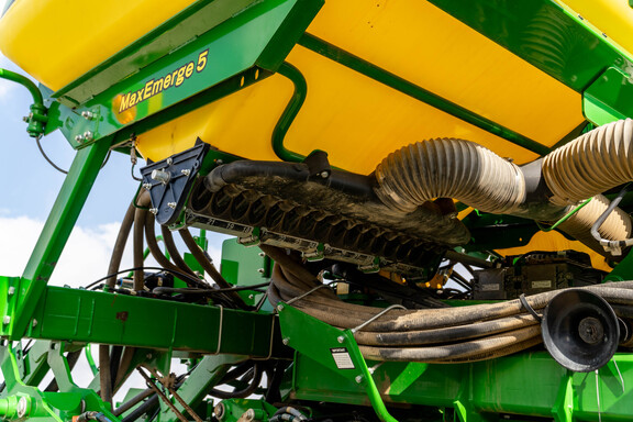 Used 2019 John Deere 1795 Planters: Drawn at Koenig Equipment in Greensburg, IN - Photo22