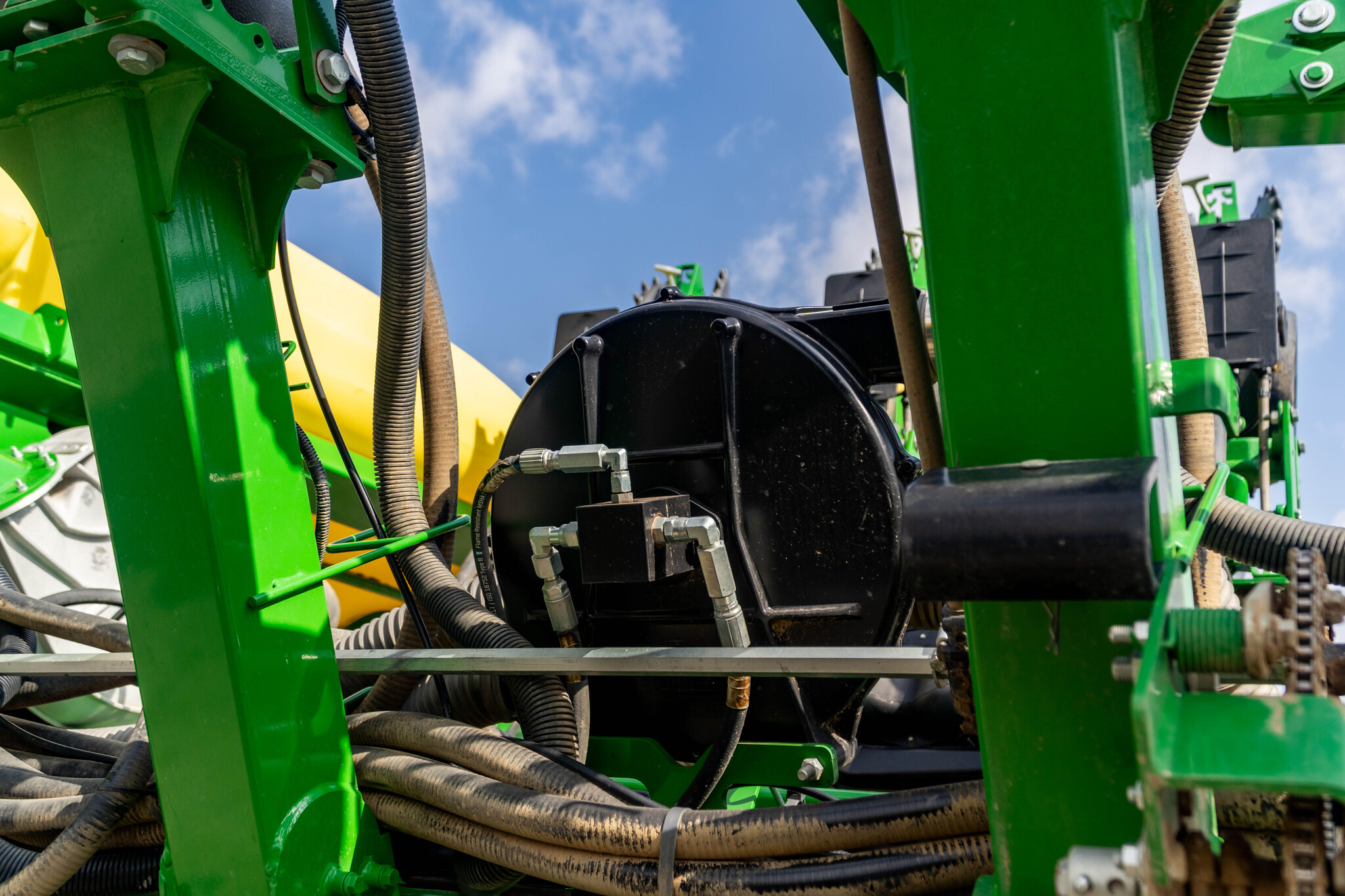 Used 2019 John Deere 1795 Planters: Drawn at Koenig Equipment in Greensburg, IN - PhotoXL24