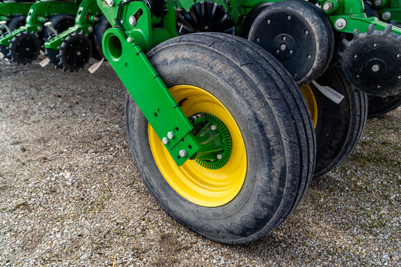Used 2019 John Deere 1795 Planters: Drawn at Koenig Equipment in Greensburg, IN - Photo27