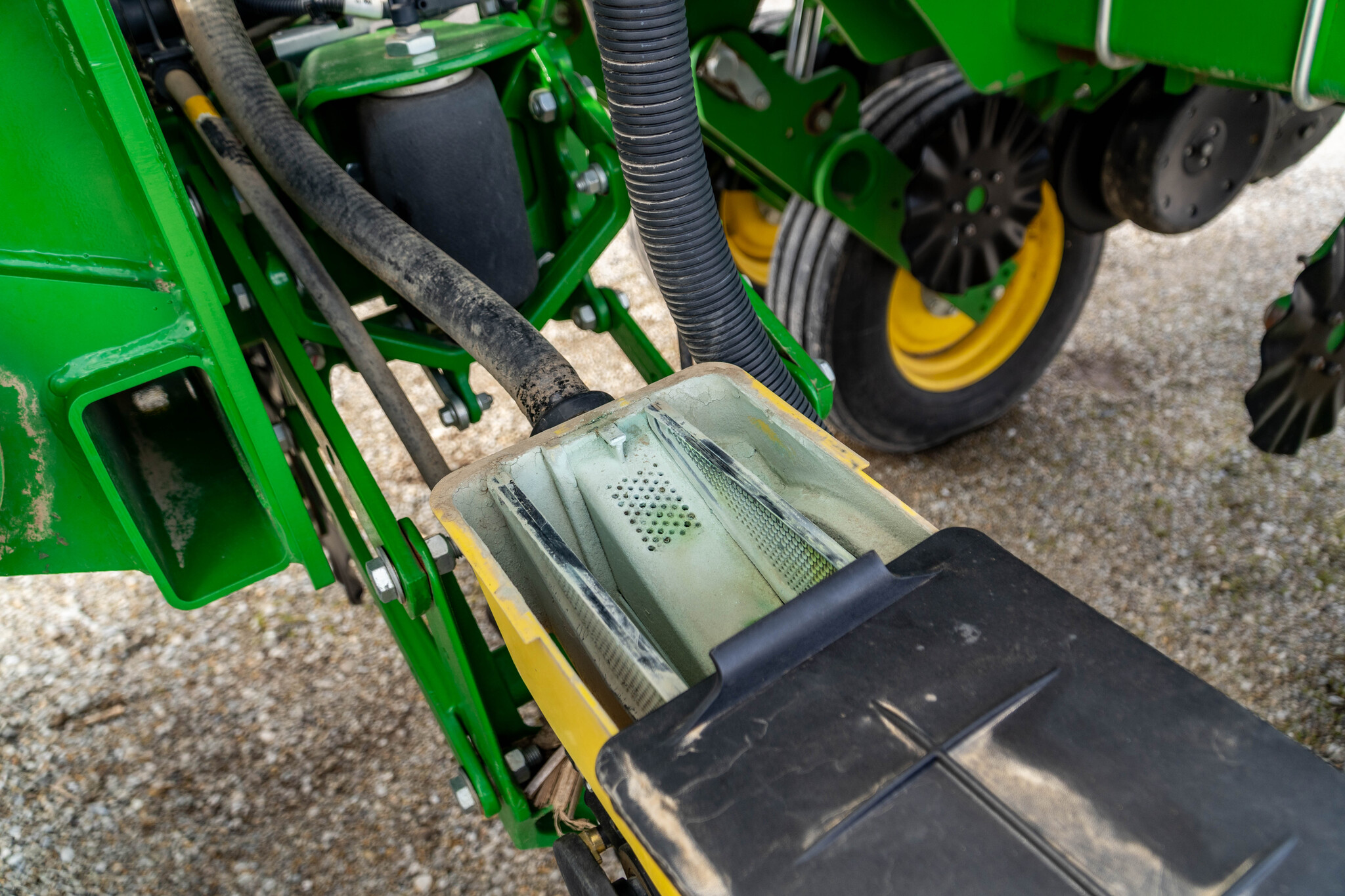 Used 2019 John Deere 1795 Planters: Drawn at Koenig Equipment in Greensburg, IN - PhotoXL18