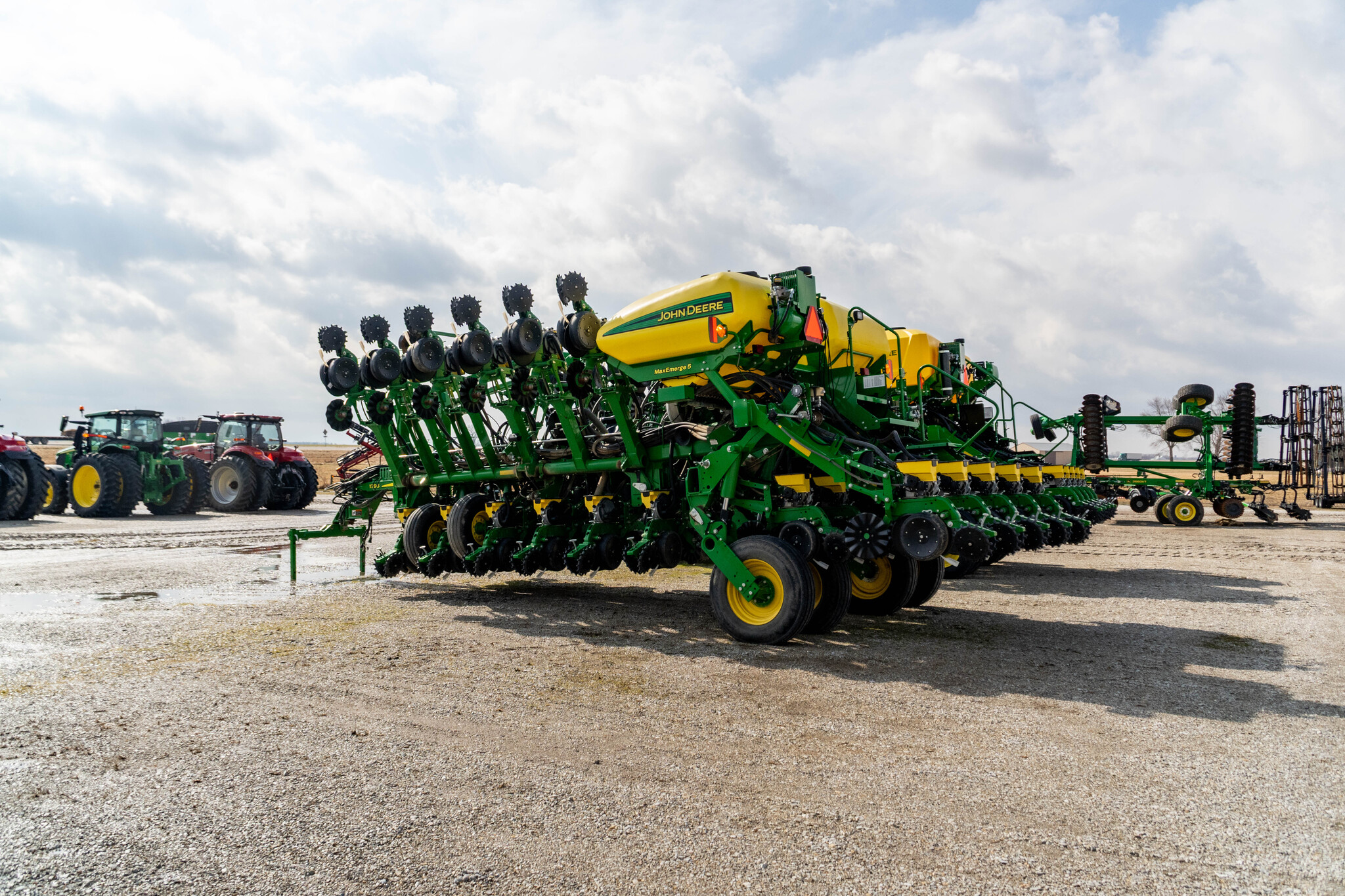 Used 2019 John Deere 1795 Planters: Drawn at Koenig Equipment in Greensburg, IN - PhotoXL2