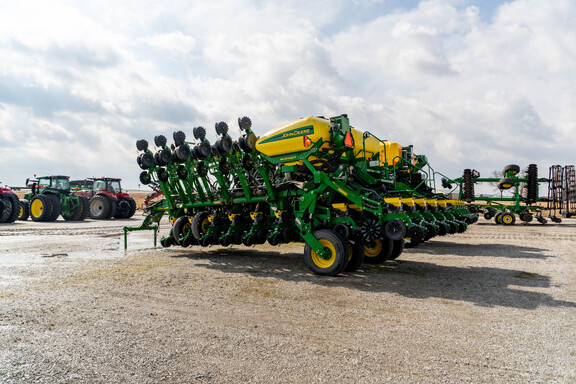Used 2019 John Deere 1795 Planters: Drawn at Koenig Equipment in Greensburg, IN - Photo2