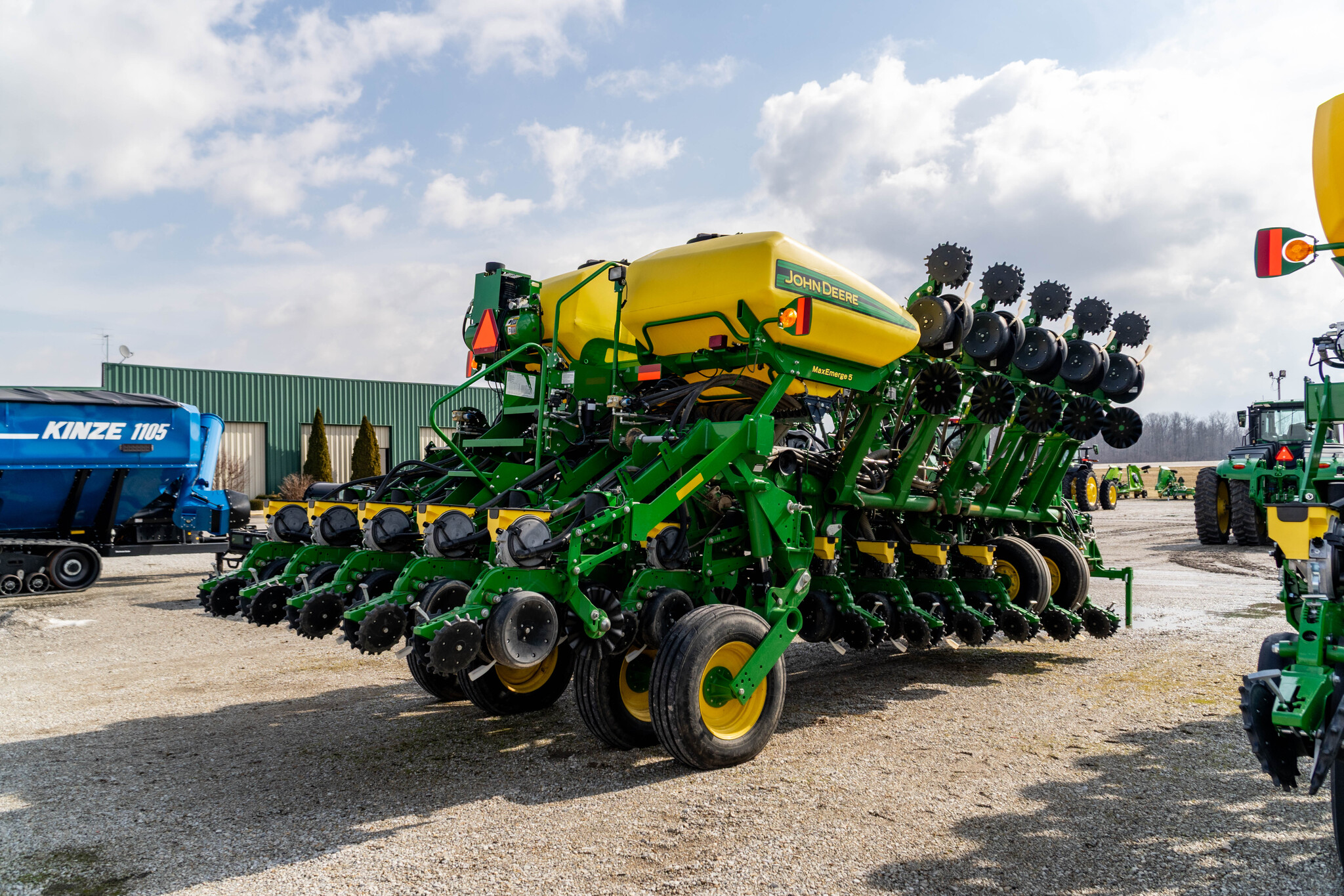 Used 2019 John Deere 1795 Planters: Drawn at Koenig Equipment in Greensburg, IN - PhotoXL4