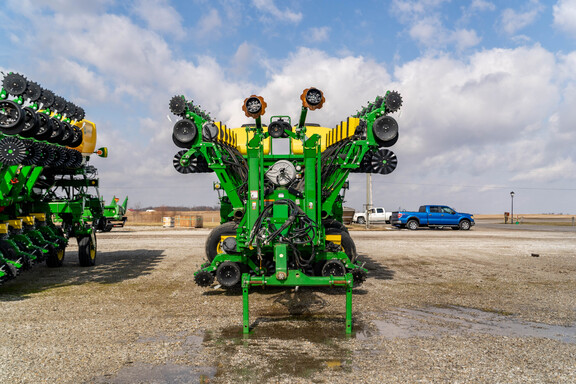 Used 2019 John Deere 1795 Planters: Drawn at Koenig Equipment in Greensburg, IN - Photo7