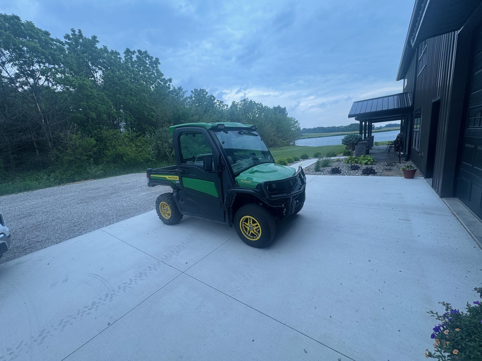 2021 John Deere XUV 835R Image 9