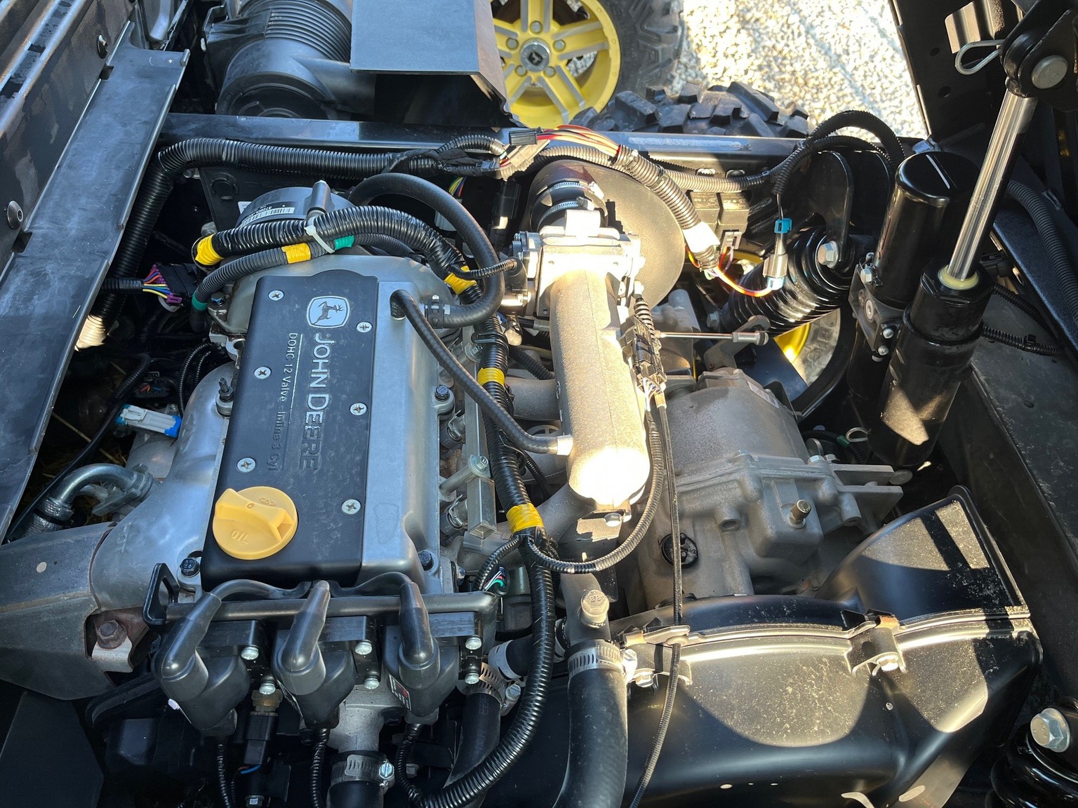 2021 John Deere XUV 835R Image 8