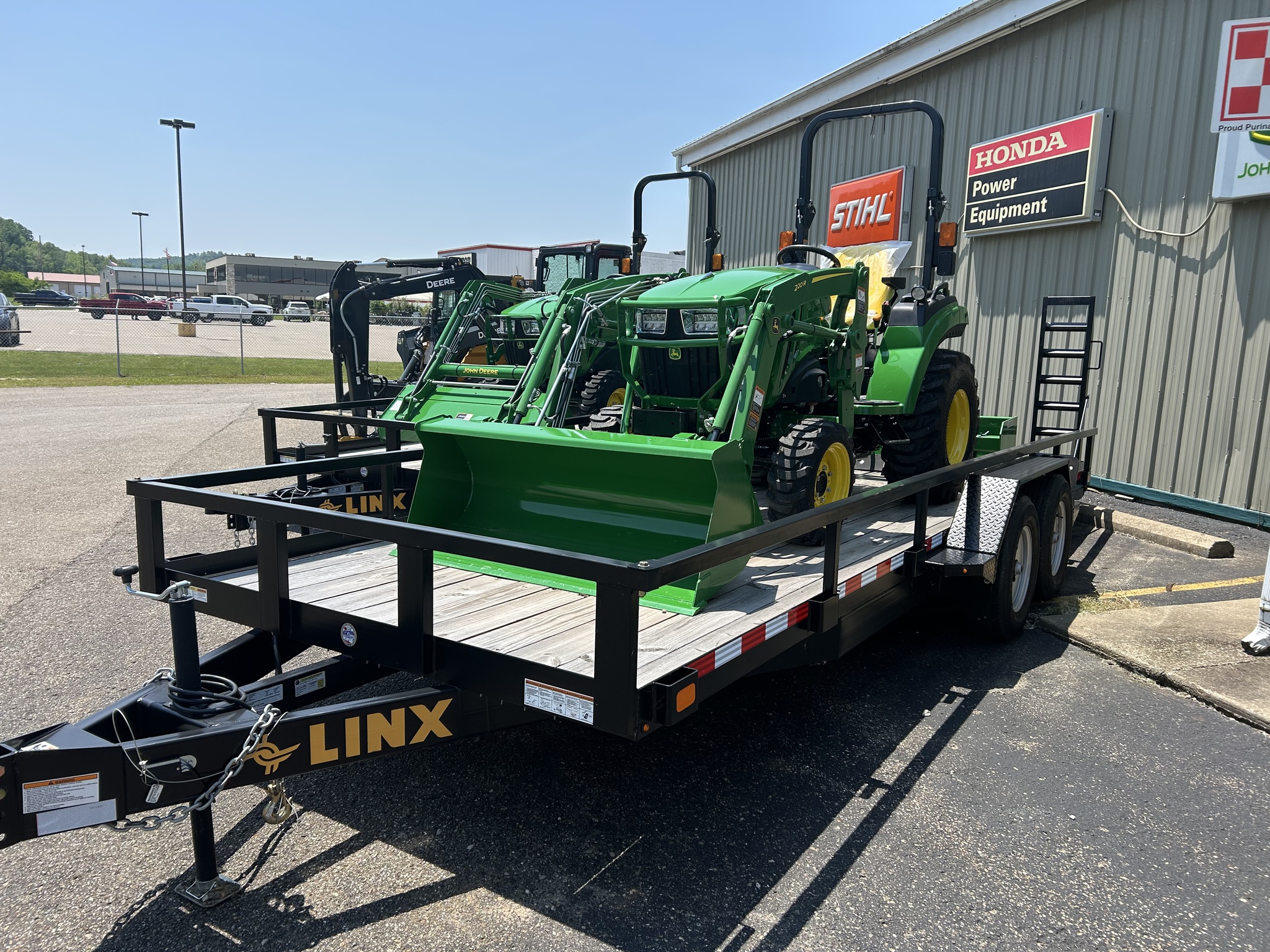 2025 John Deere 2032R Image 1