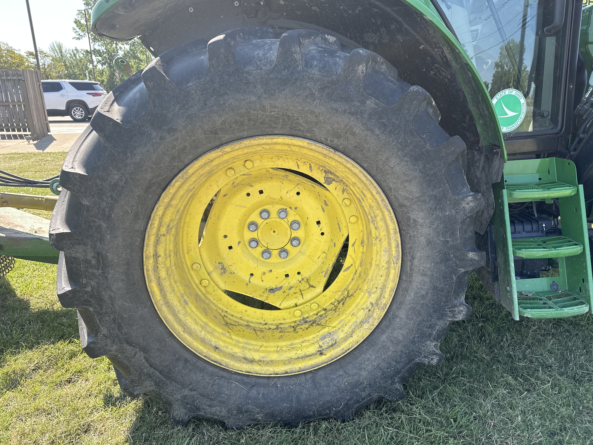 2023 John Deere 6120M Image 9