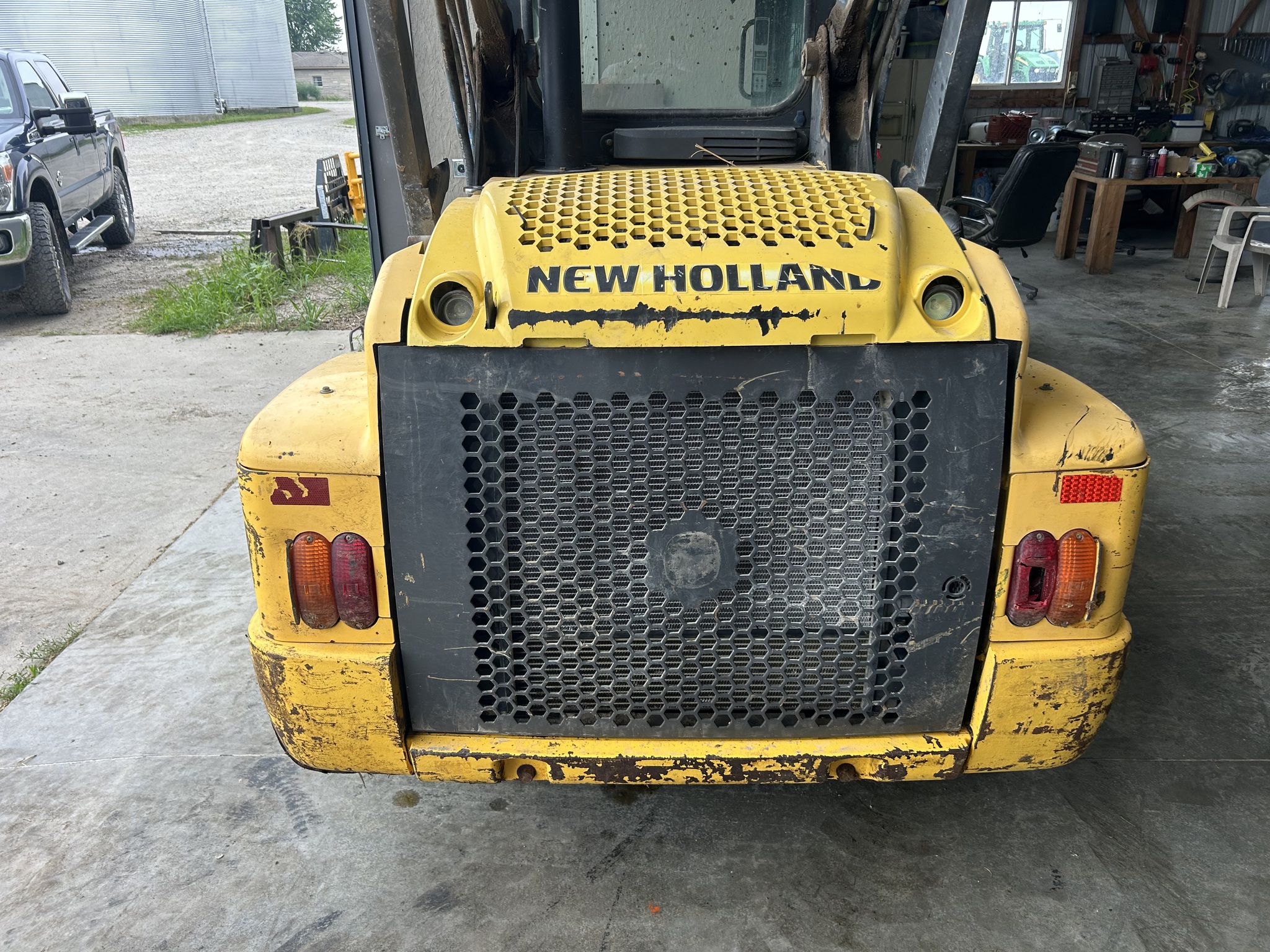 2012 New Holland L225 Image 6