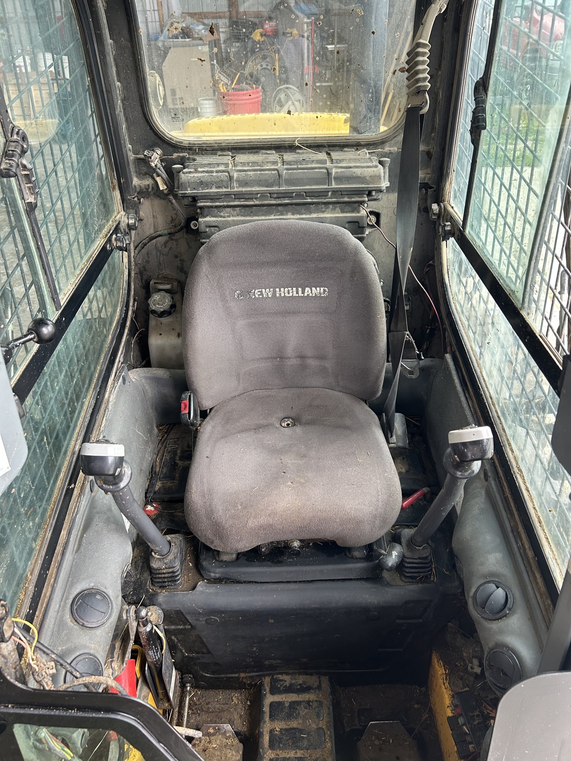 2012 New Holland L225 Image 8