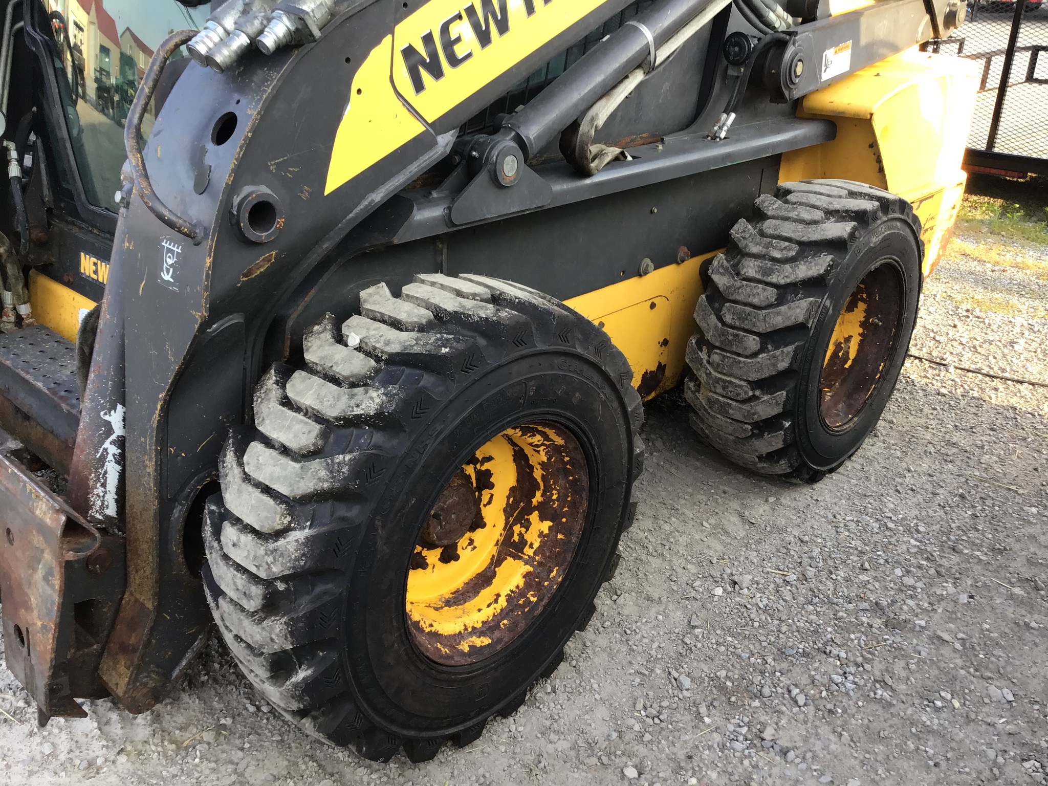 2012 New Holland L225 Image 5