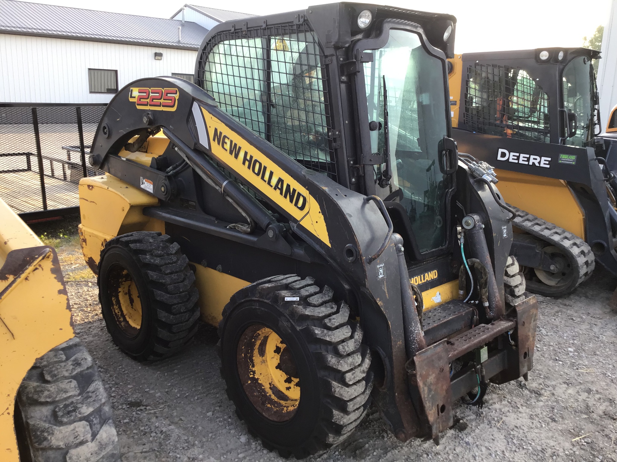 2012 New Holland L225 Image 3