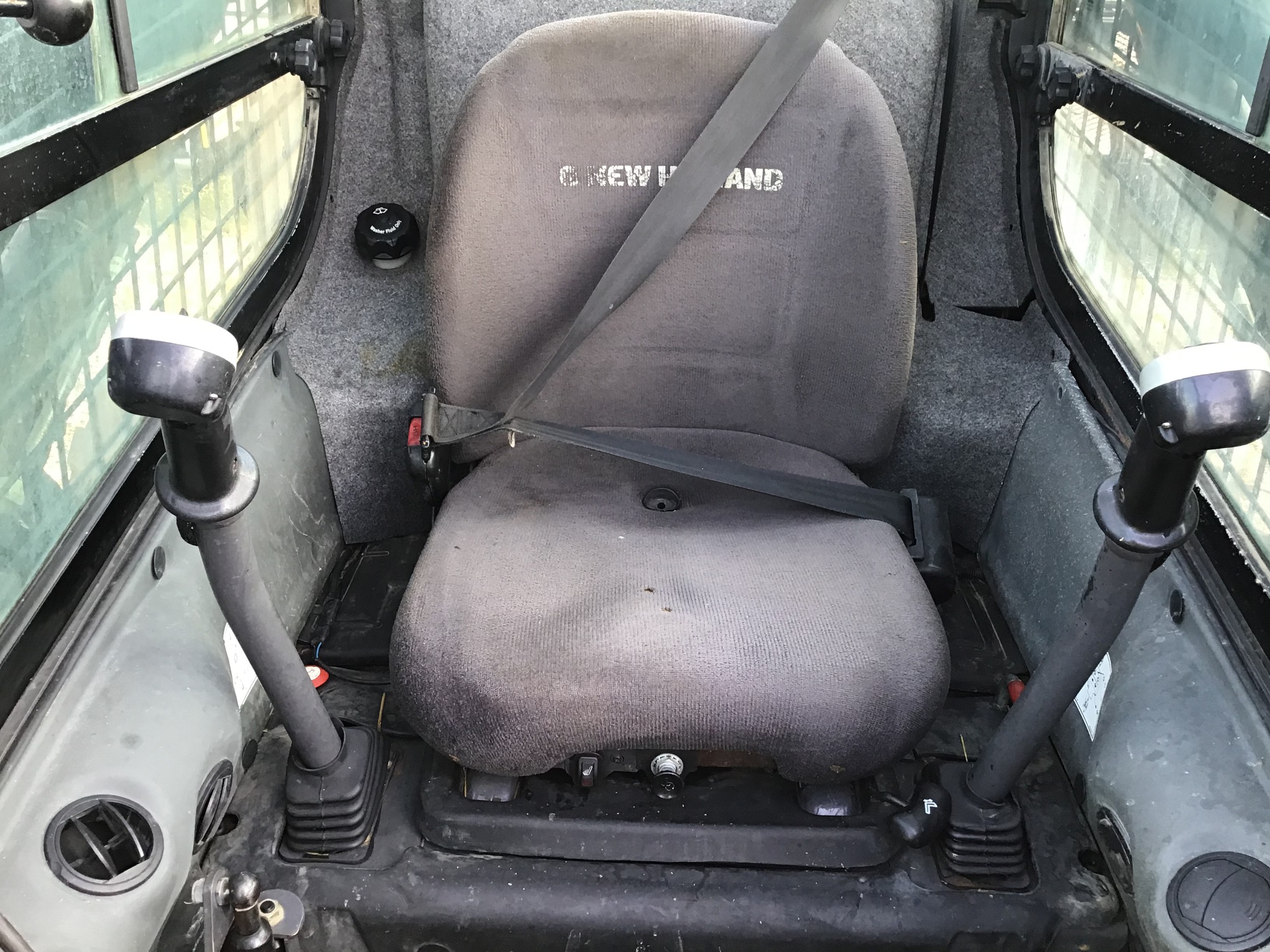 2012 New Holland L225 Image 18