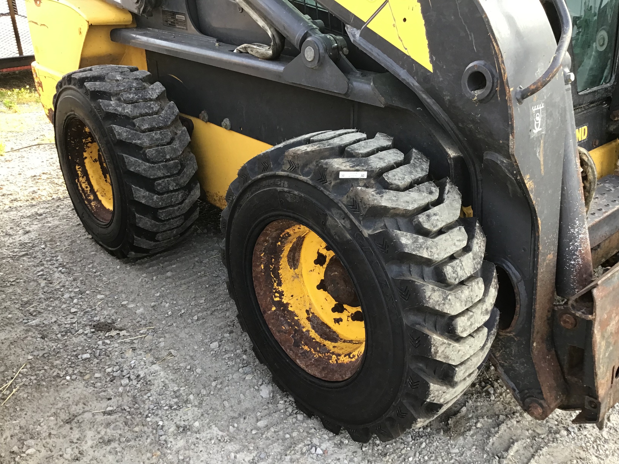 2012 New Holland L225 Image 6