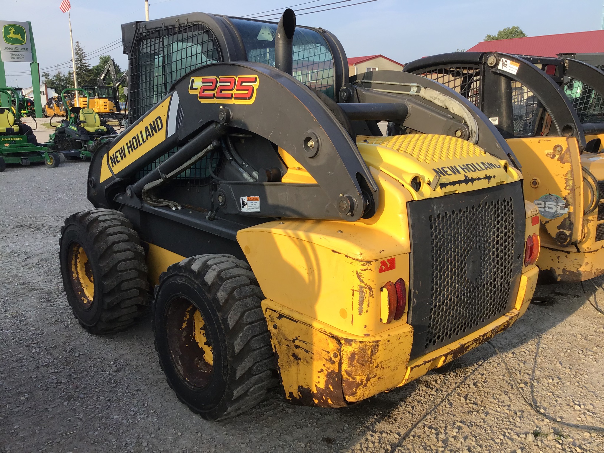 2012 New Holland L225 Image 4