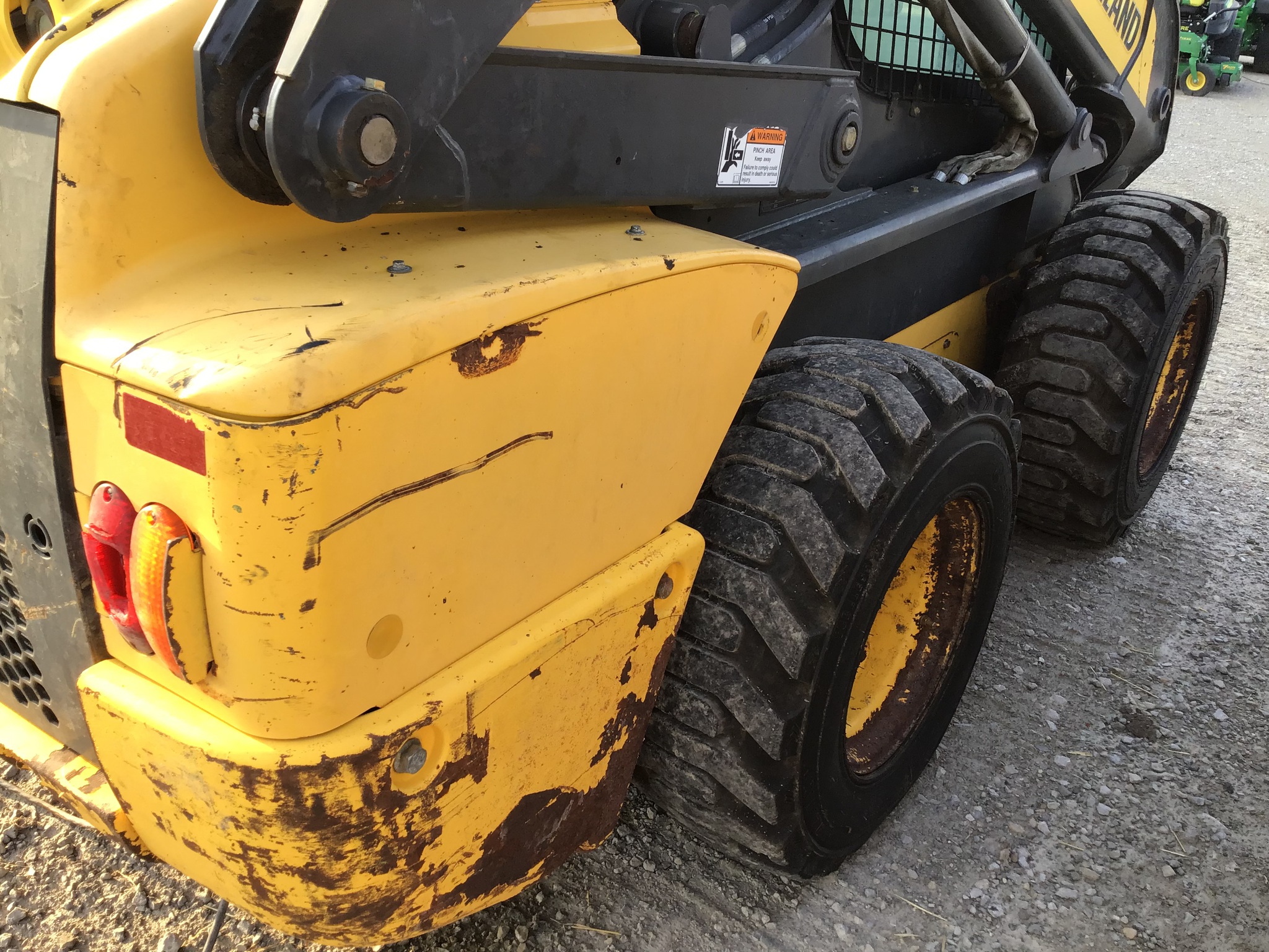 2012 New Holland L225 Image 8