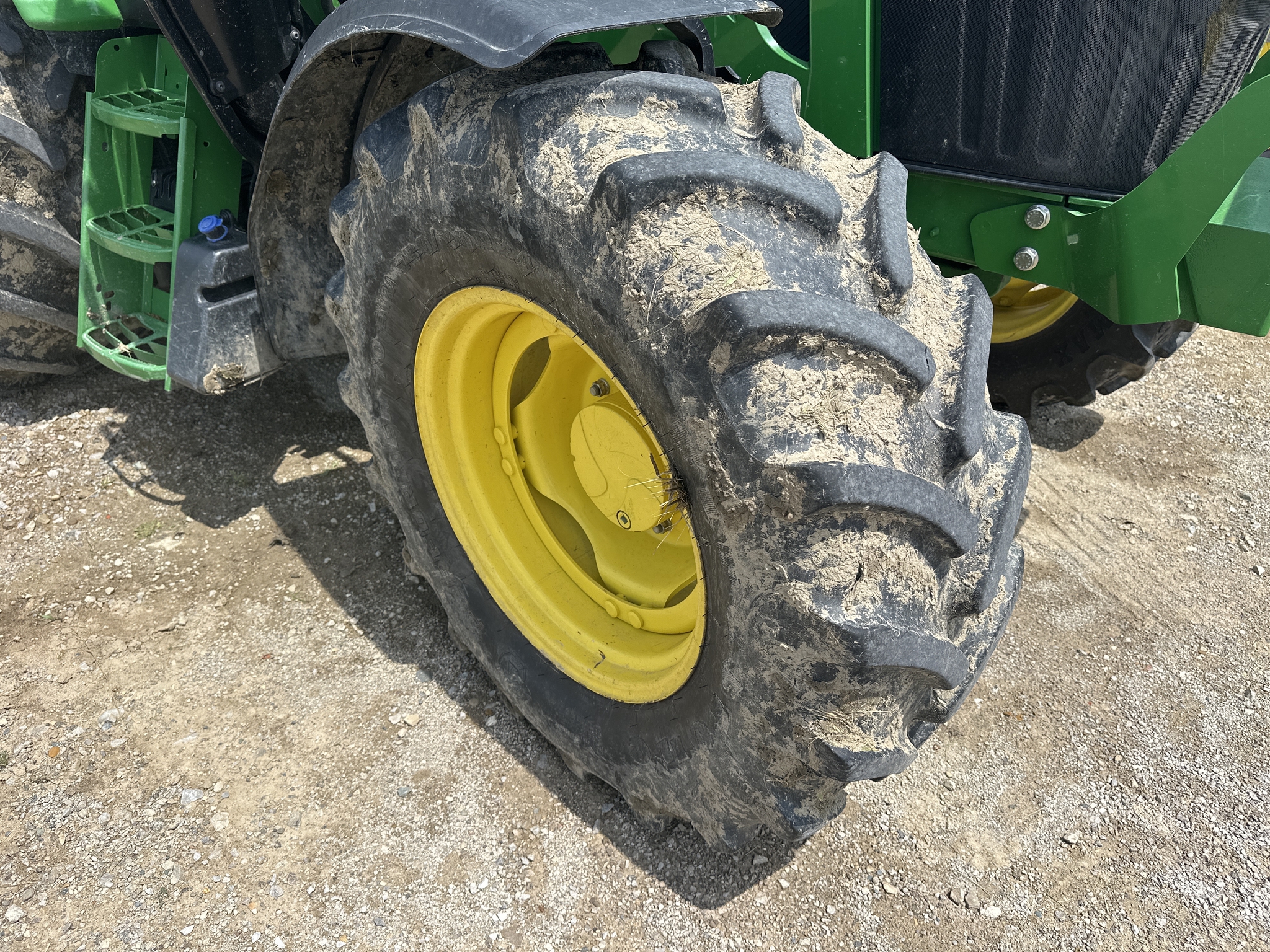 2023 John Deere 6120M Image 9