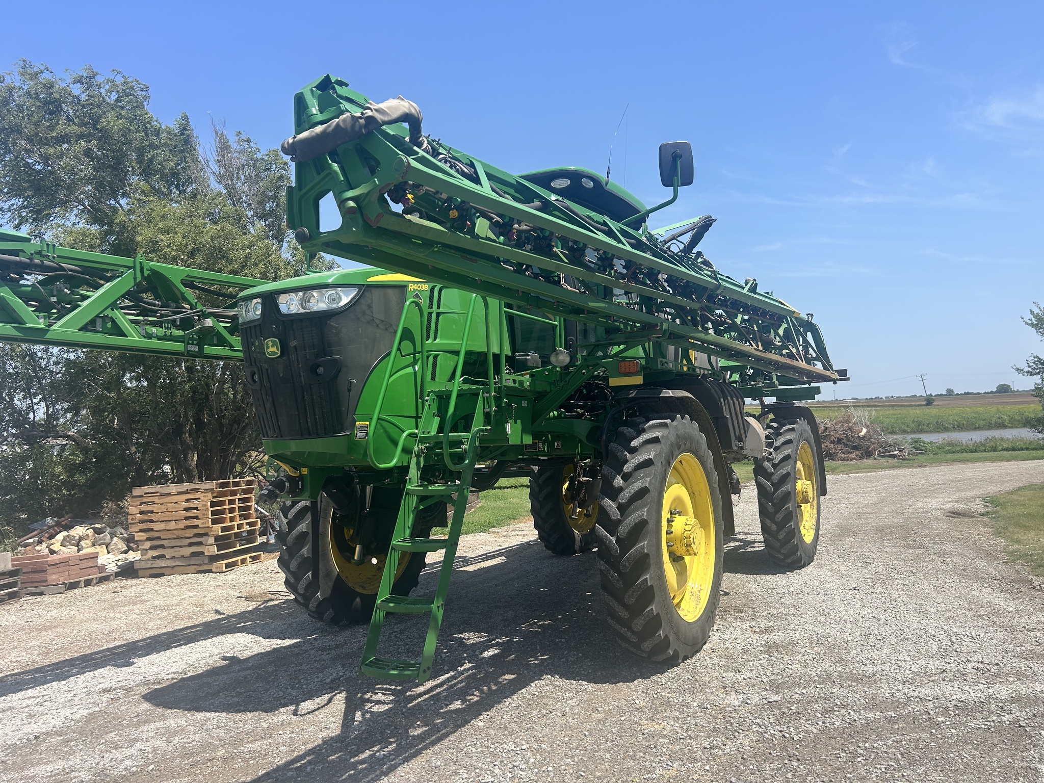 2021 John Deere R4038 Image 15