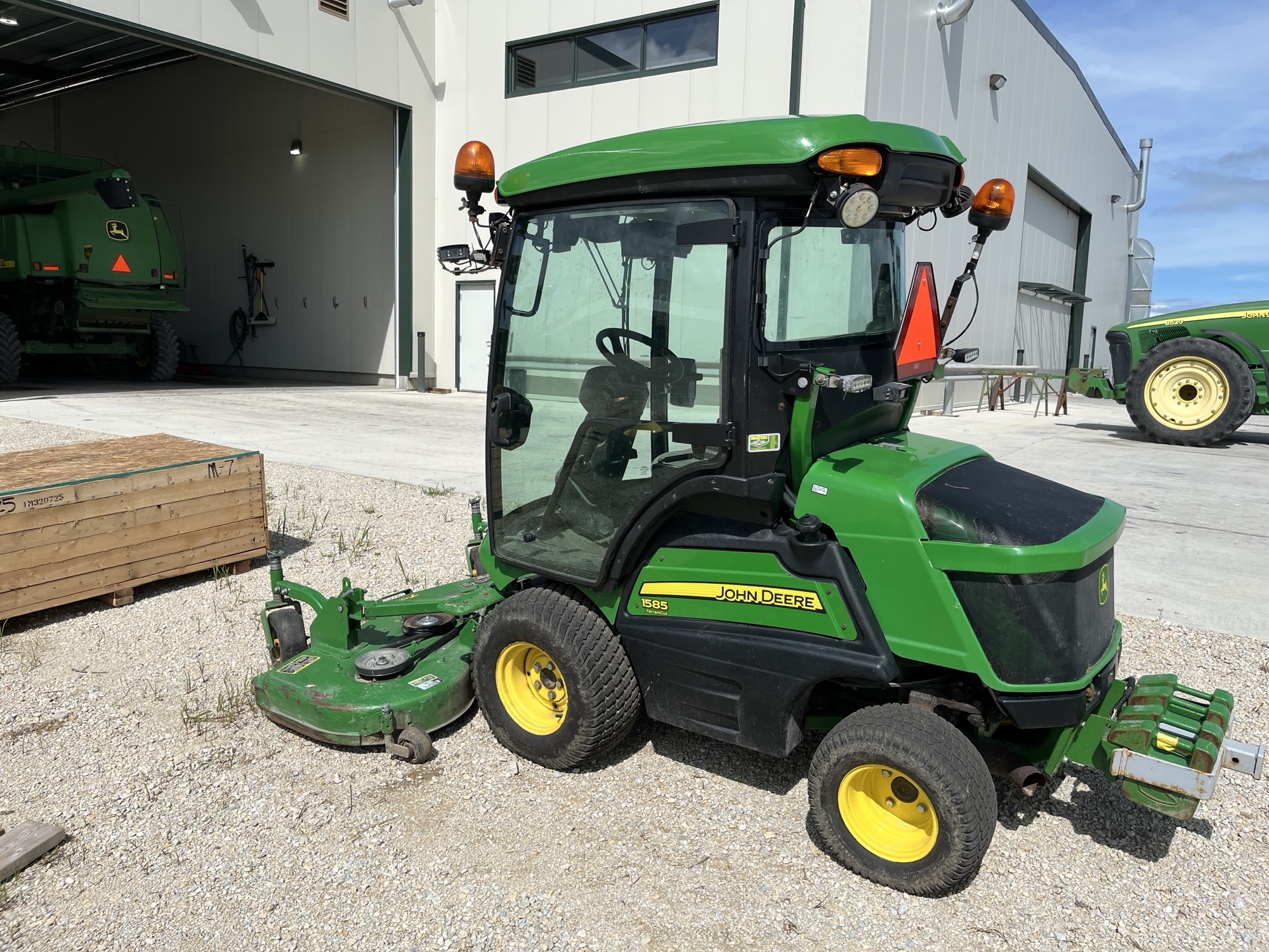 2020 John Deere 1585 Image 8