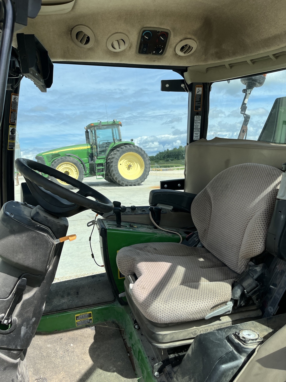 2020 John Deere 1585 Image 12