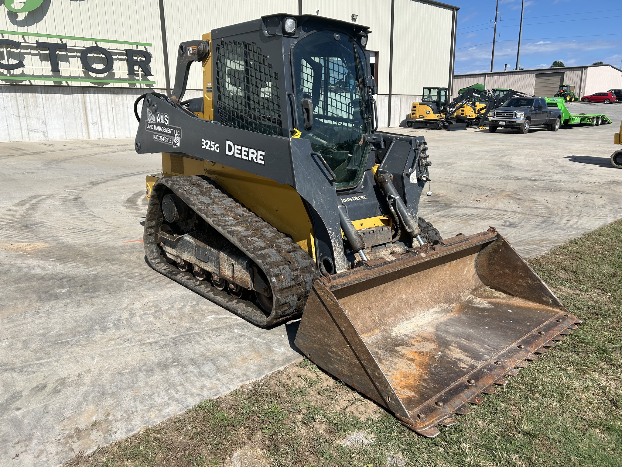  2022 John Deere 325G at Heritage Tractor in Lebanon, MO