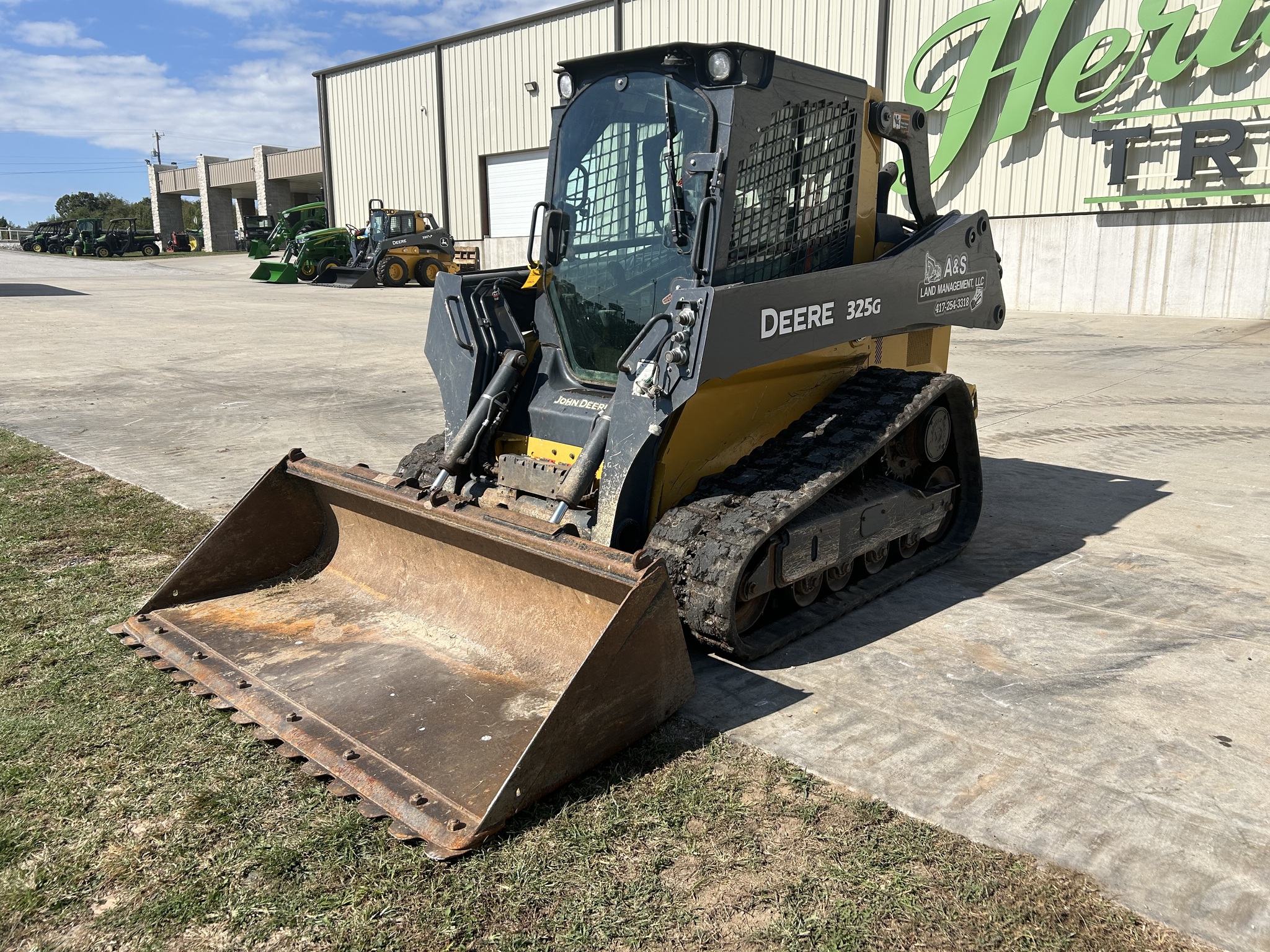  2022 John Deere 325G at Heritage Tractor in Lebanon, MO