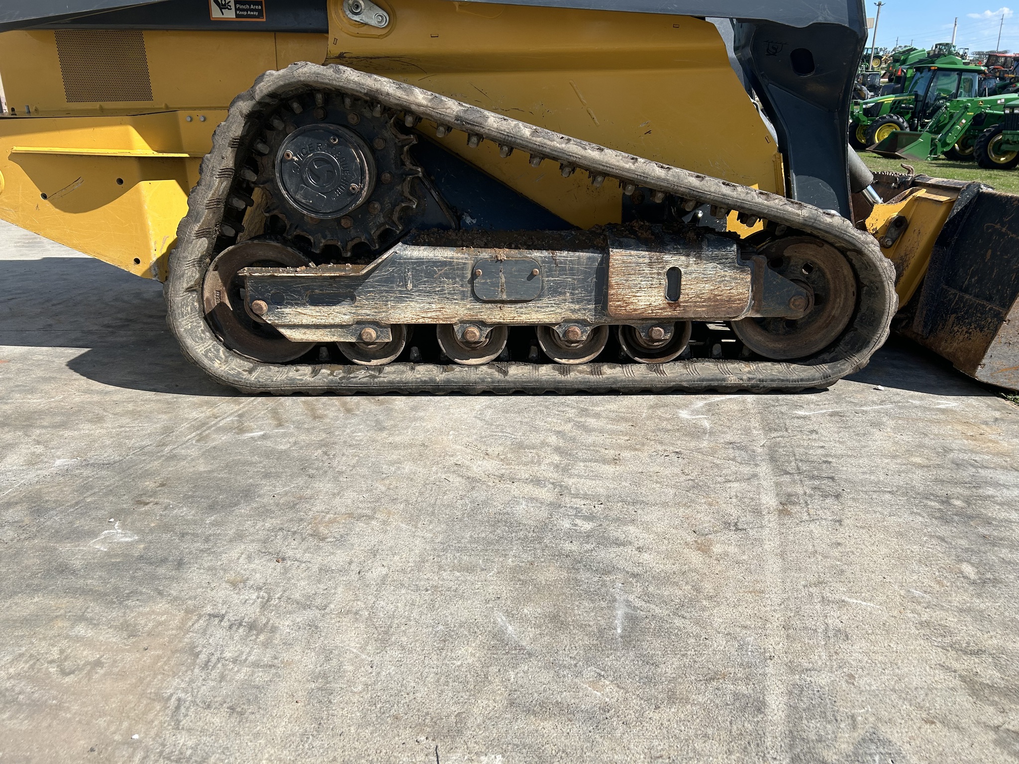  2022 John Deere 325G at Heritage Tractor in Lebanon, MO