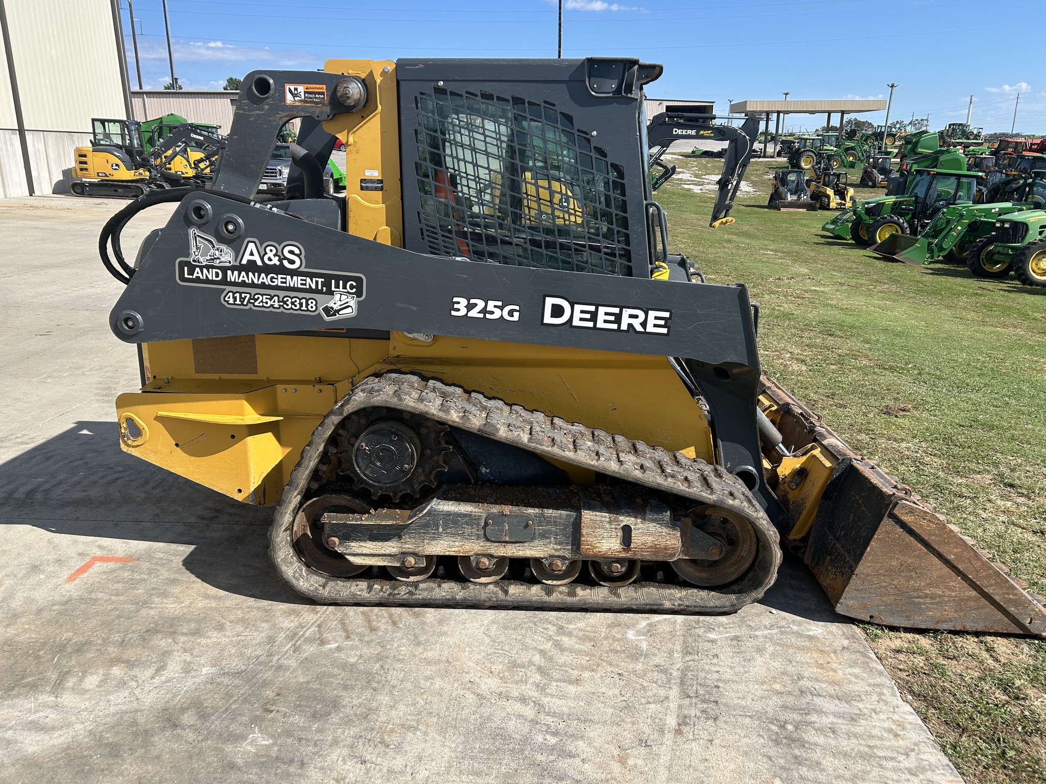  2022 John Deere 325G at Heritage Tractor in Lebanon, MO