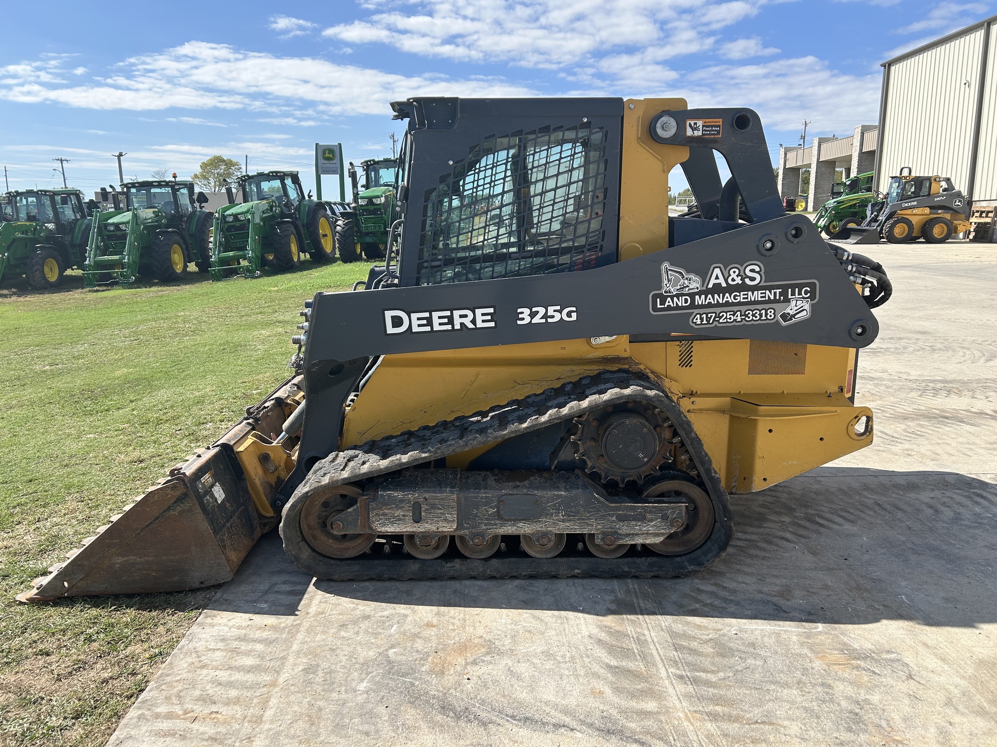  2022 John Deere 325G at Heritage Tractor in Lebanon, MO