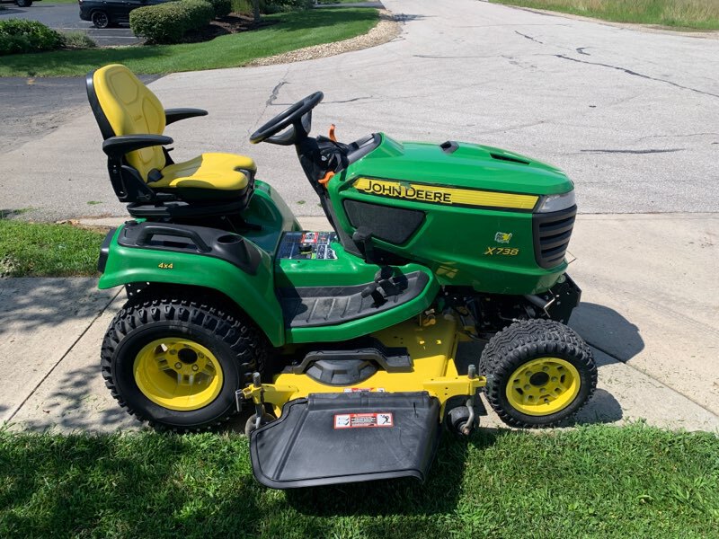 2018 John Deere X738 Image 6