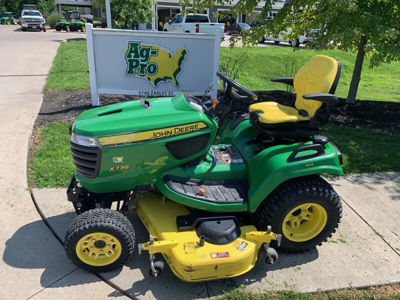 2018 John Deere X738 Image 1