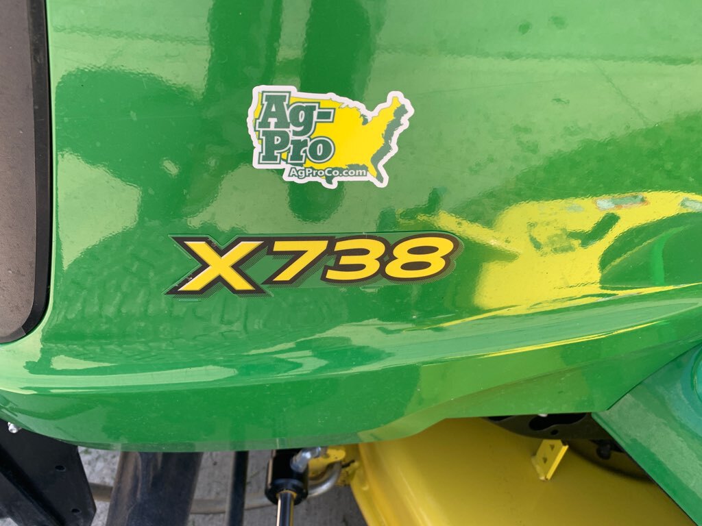 2018 John Deere X738 Image 2
