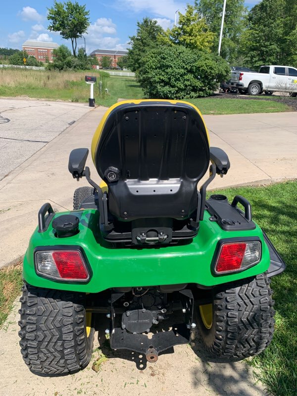 2018 John Deere X738 Image 8