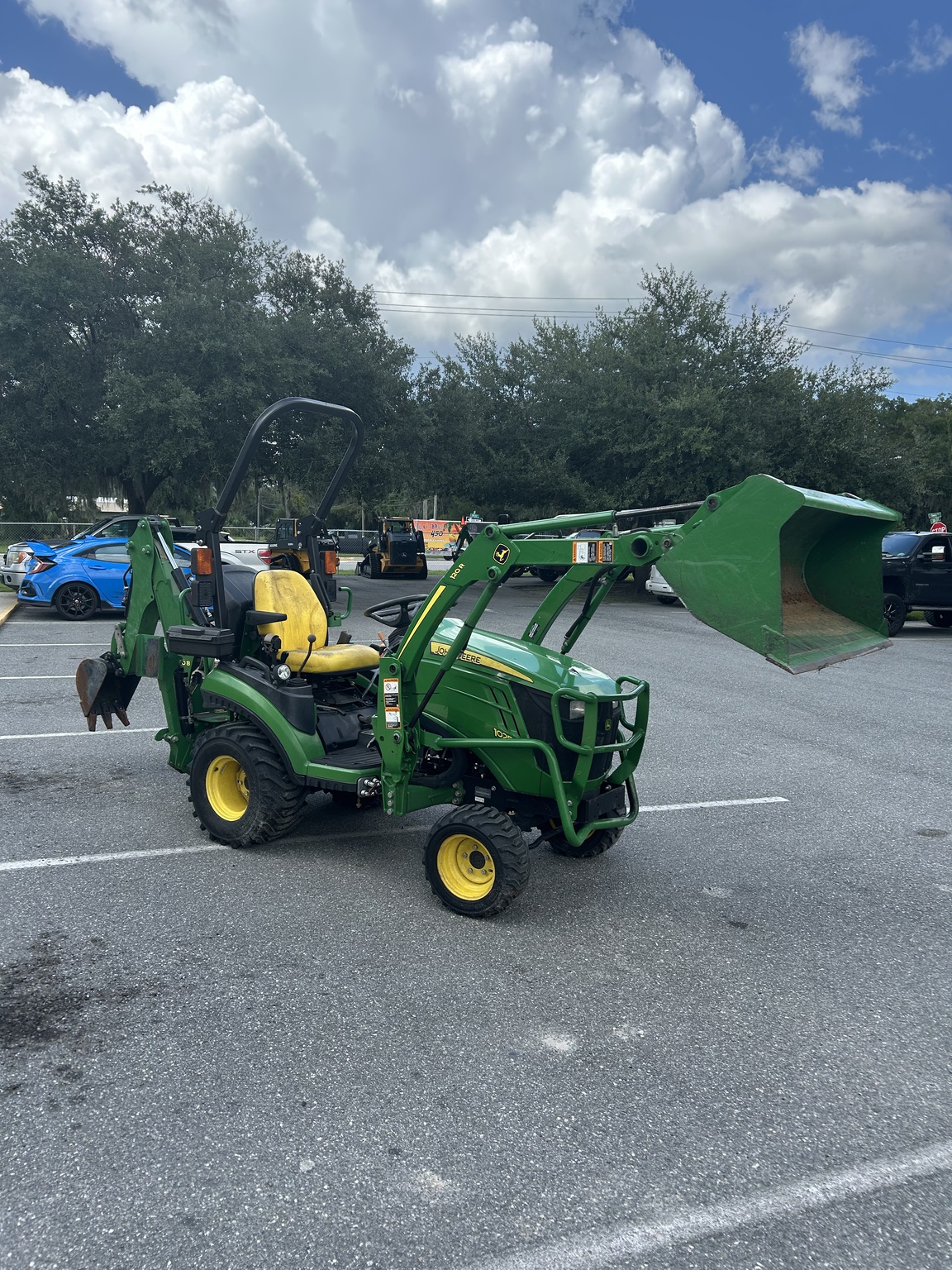2018 John Deere 1025R Image 5