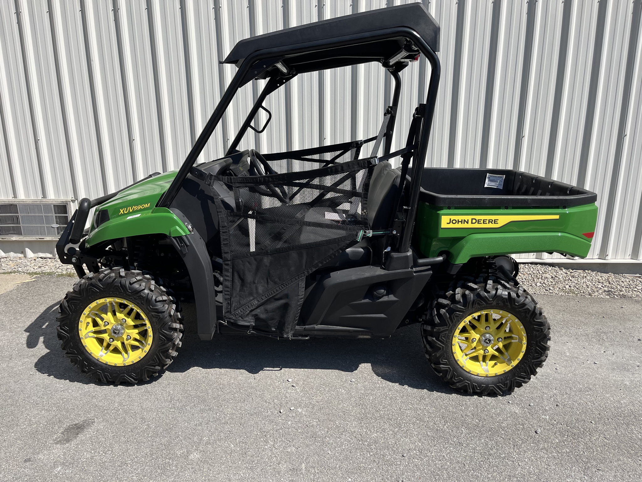 2023 John Deere XUV 590M Image 2