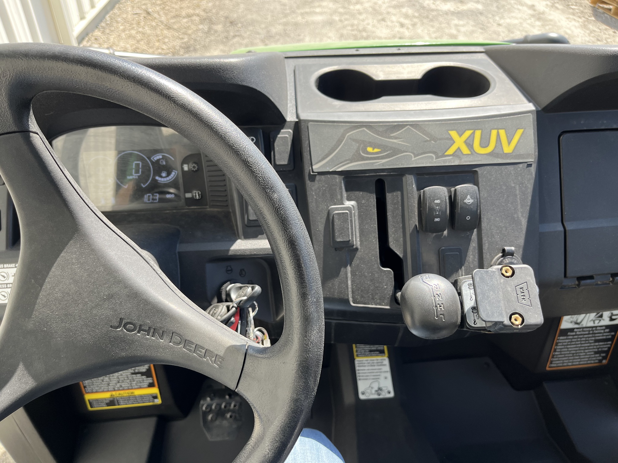 2023 John Deere XUV 590M Image 9