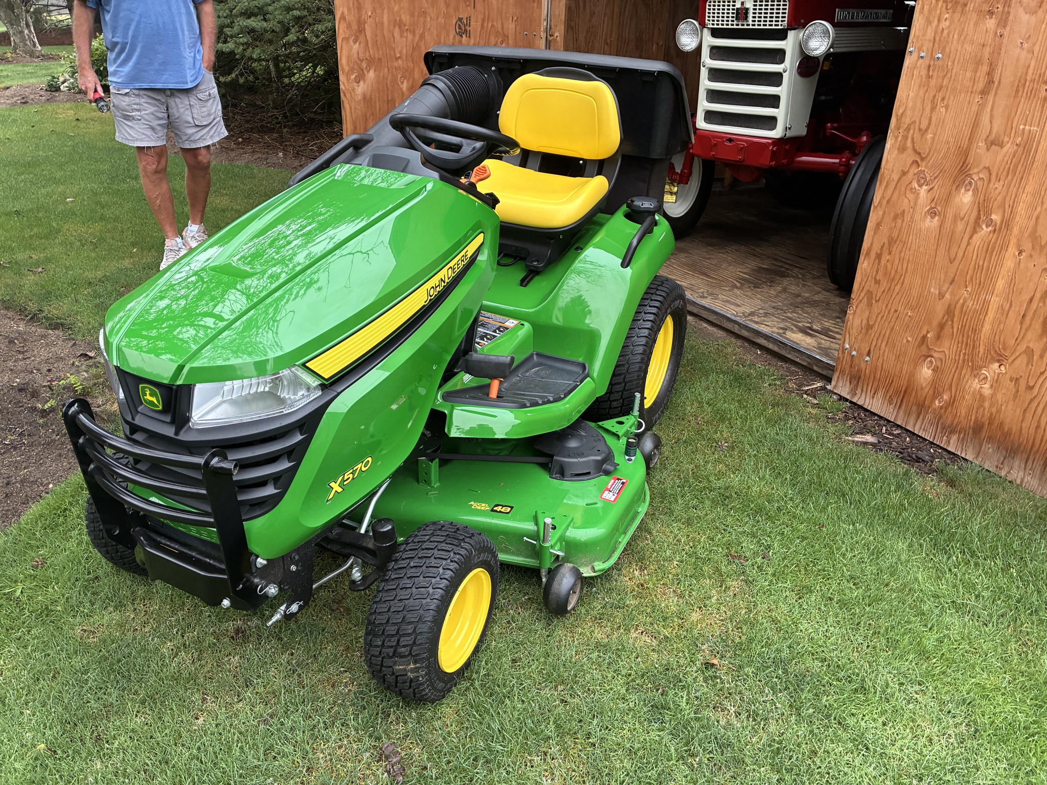 2024 John Deere X570 Image 7
