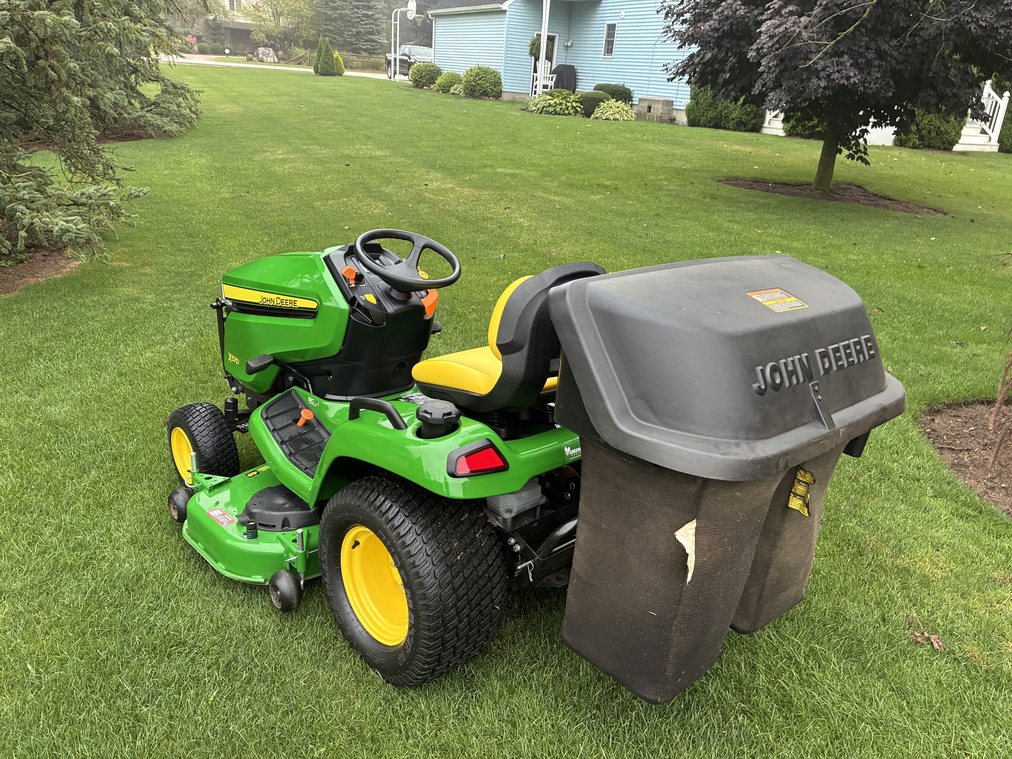 2024 John Deere X570 Image 5